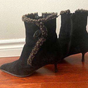 Authentic Stuart Weitzman booties with fur lining